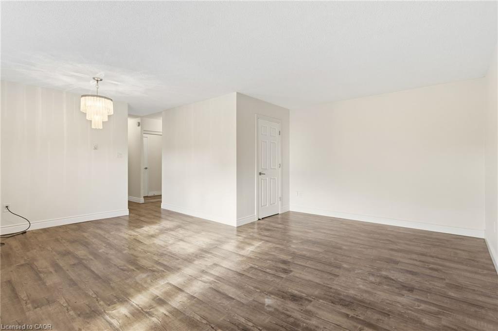 616-700 Dynes Road, Burlington, ON - Indoor Photo Showing Other Room