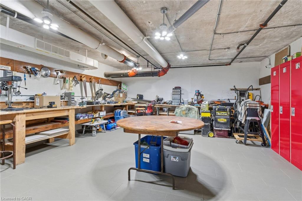 616-700 Dynes Road, Burlington, ON - Indoor Photo Showing Garage