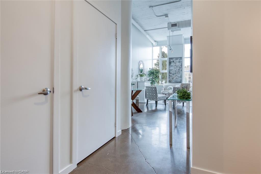 212-404 King Street W, Kitchener, ON - Indoor Photo Showing Other Room