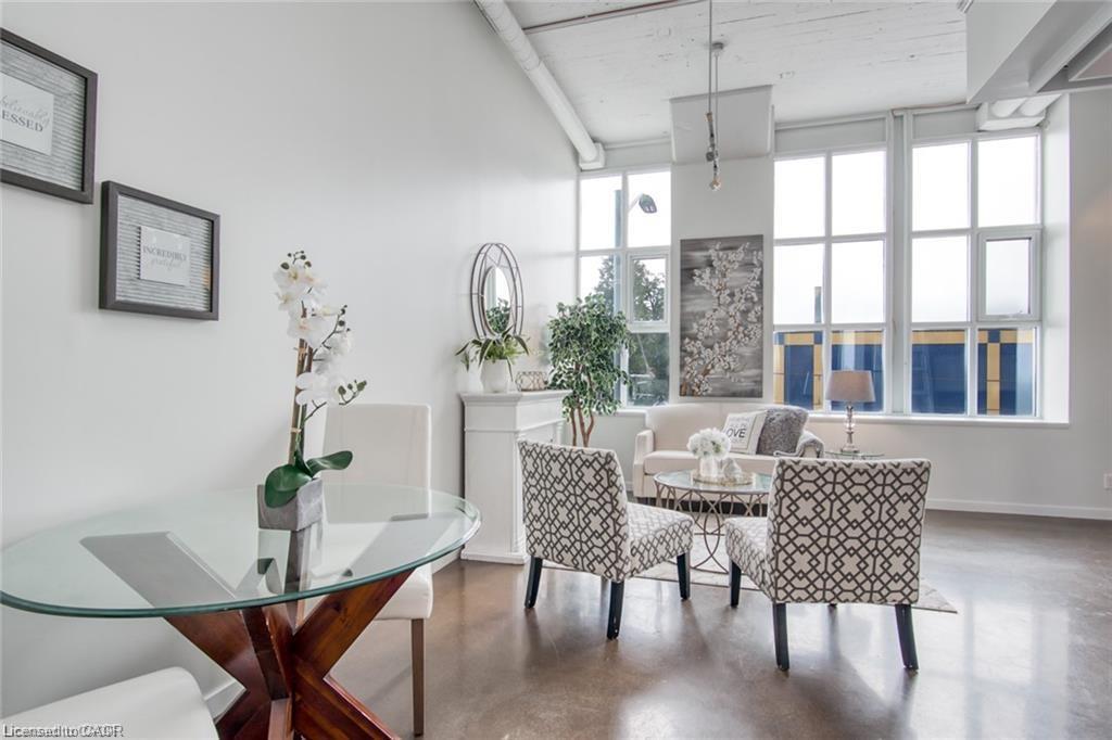 212-404 King Street W, Kitchener, ON - Indoor Photo Showing Dining Room