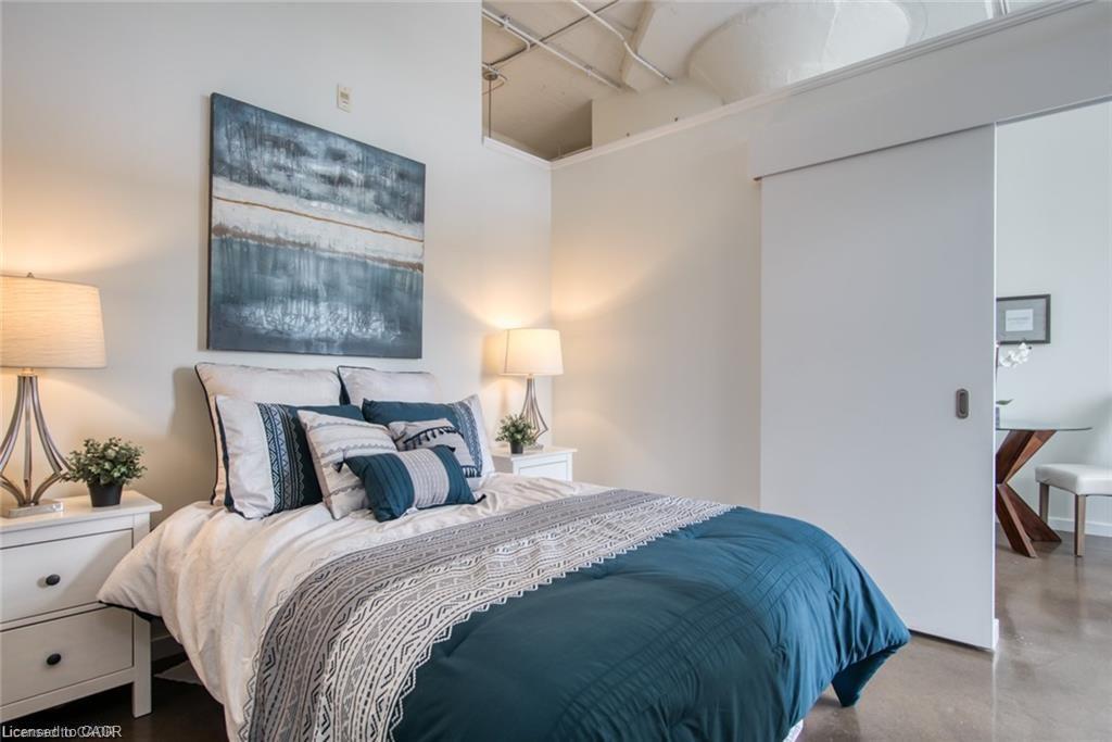 212-404 King Street W, Kitchener, ON - Indoor Photo Showing Bedroom