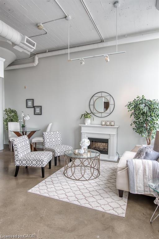 212-404 King Street W, Kitchener, ON - Indoor