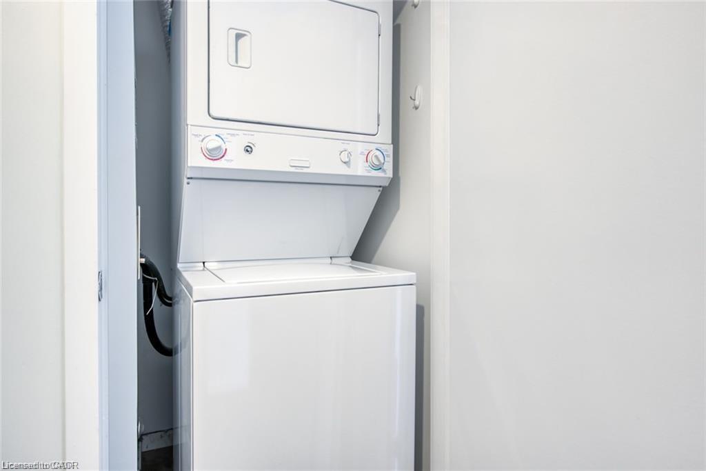 212-404 King Street W, Kitchener, ON - Indoor Photo Showing Laundry Room