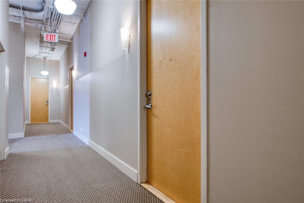 212-404 King Street W, Kitchener, ON - Indoor Photo Showing Other Room