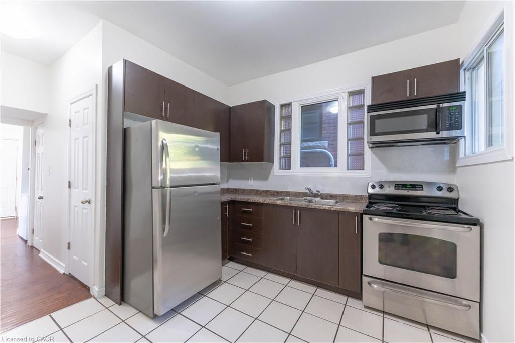 87 Gage Avenue S, Hamilton, ON - Indoor Photo Showing Kitchen