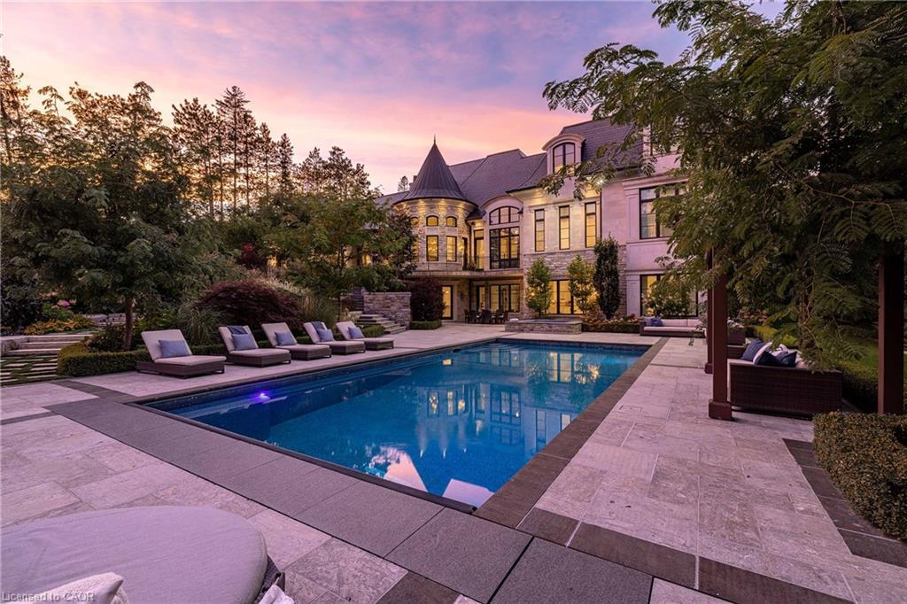 121 Rebecca Court, Maple, ON - Outdoor With In Ground Pool