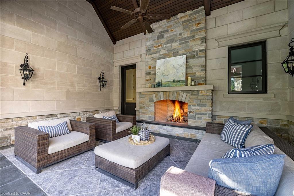 121 Rebecca Court, Maple, ON - Photo Showing Living Room With Fireplace