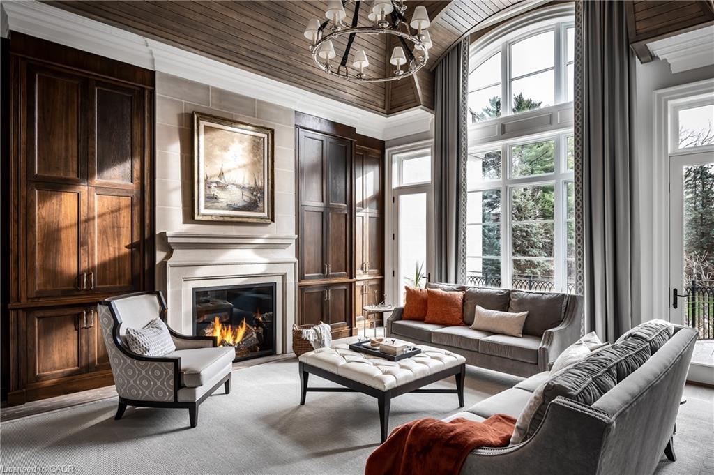 121 Rebecca Court, Maple, ON - Indoor Photo Showing Living Room With Fireplace