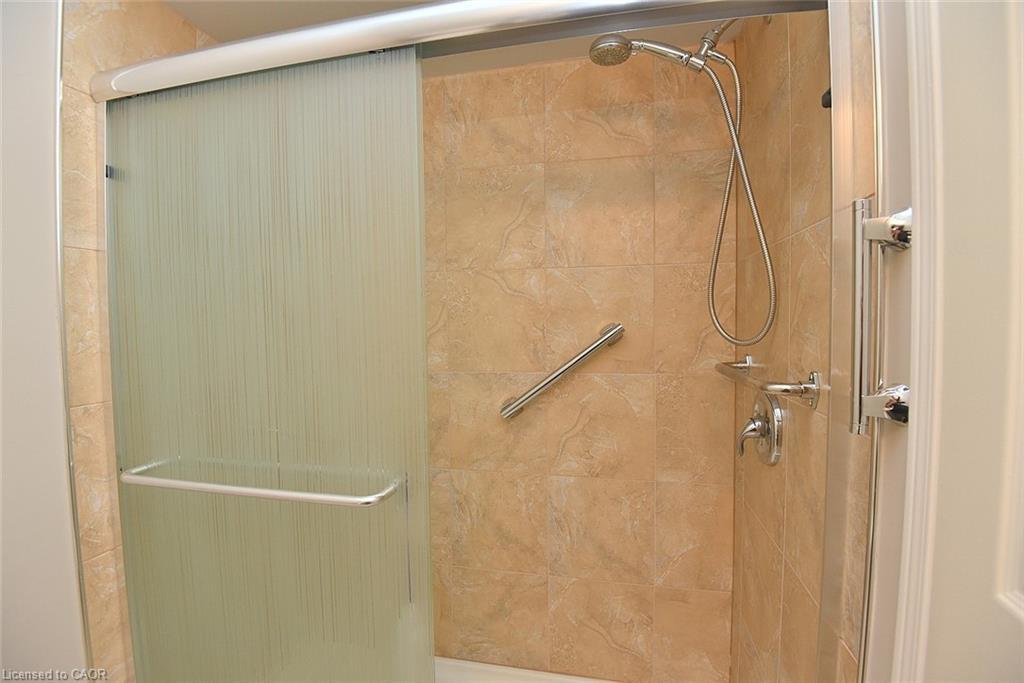 157 Silverbirch Boulevard, Hamilton, ON - Indoor Photo Showing Bathroom