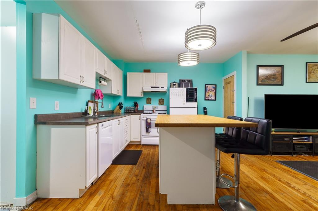 219 Avondale Street, Hamilton, ON - Indoor Photo Showing Kitchen