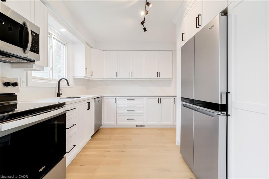 4-5475 Lakeshore Road, Burlington, ON - Indoor Photo Showing Kitchen