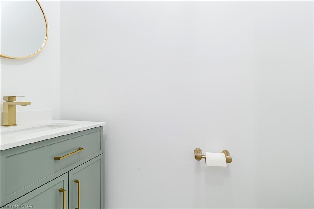 4-5475 Lakeshore Road, Burlington, ON - Indoor Photo Showing Bathroom