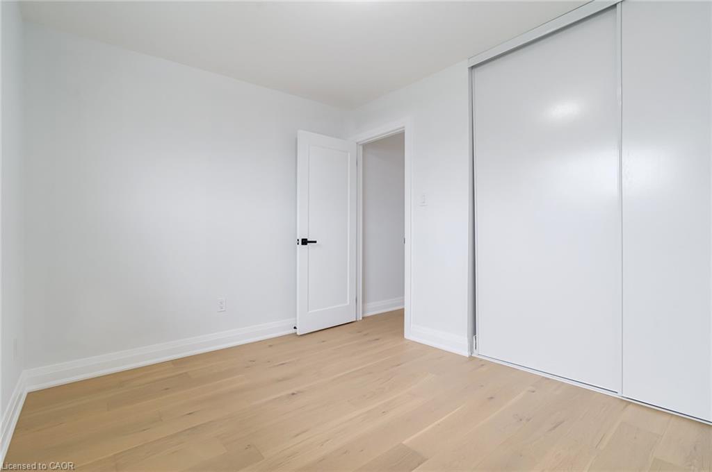 4-5475 Lakeshore Road, Burlington, ON - Indoor Photo Showing Other Room