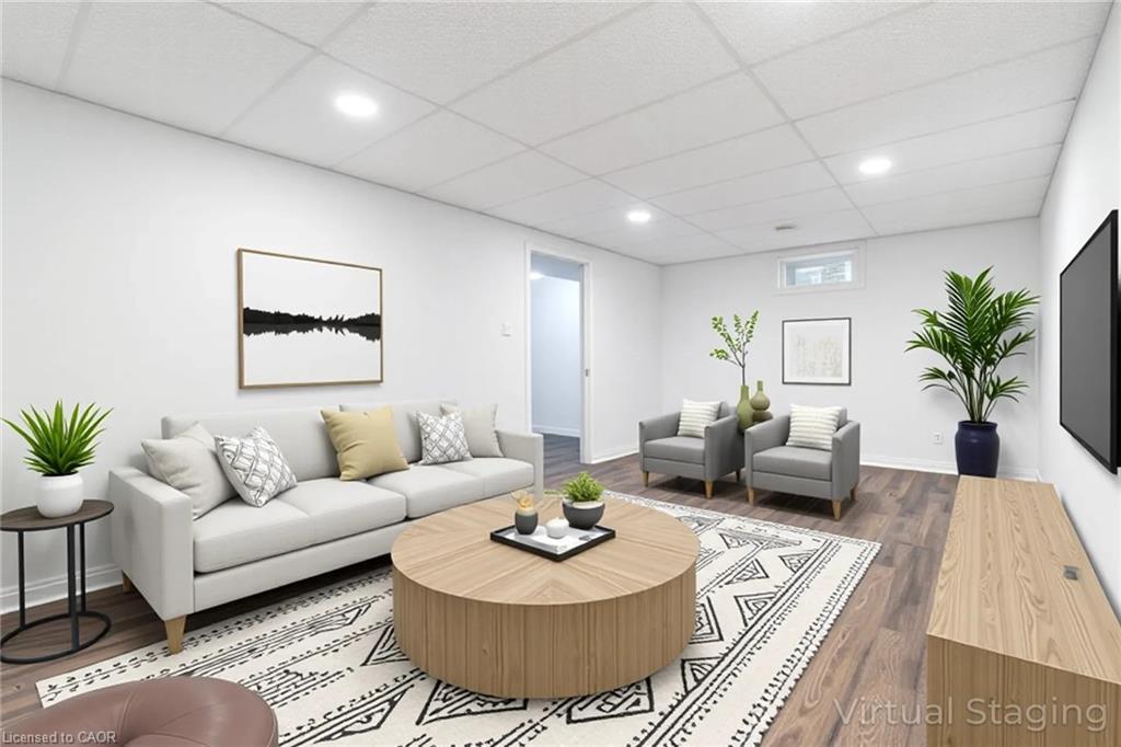 4-5475 Lakeshore Road, Burlington, ON - Indoor Photo Showing Living Room
