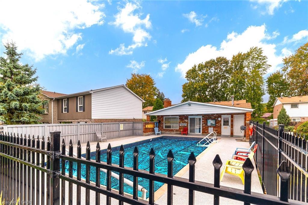 4-5475 Lakeshore Road, Burlington, ON - Outdoor With In Ground Pool With Exterior