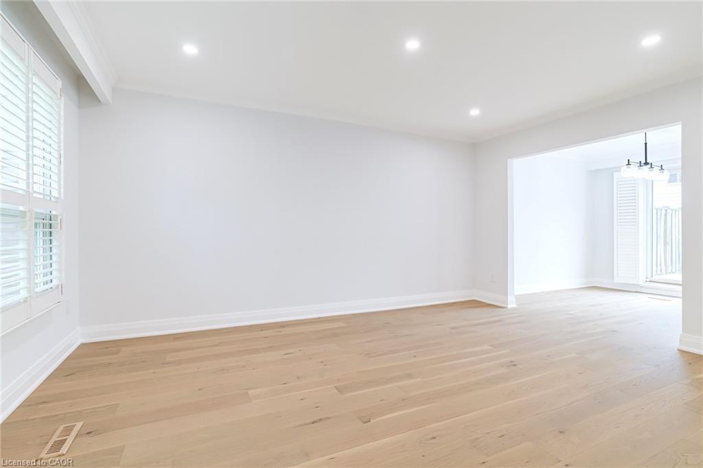 4-5475 Lakeshore Road, Burlington, ON - Indoor Photo Showing Other Room