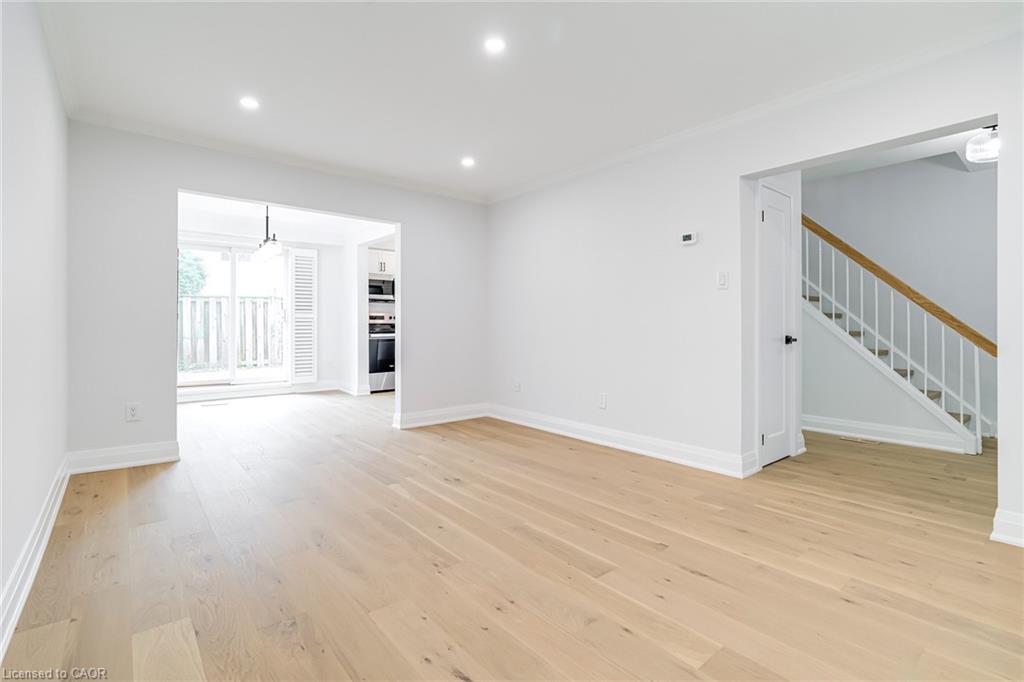 4-5475 Lakeshore Road, Burlington, ON - Indoor Photo Showing Other Room