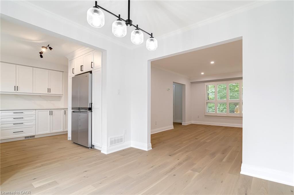 4-5475 Lakeshore Road, Burlington, ON - Indoor Photo Showing Kitchen