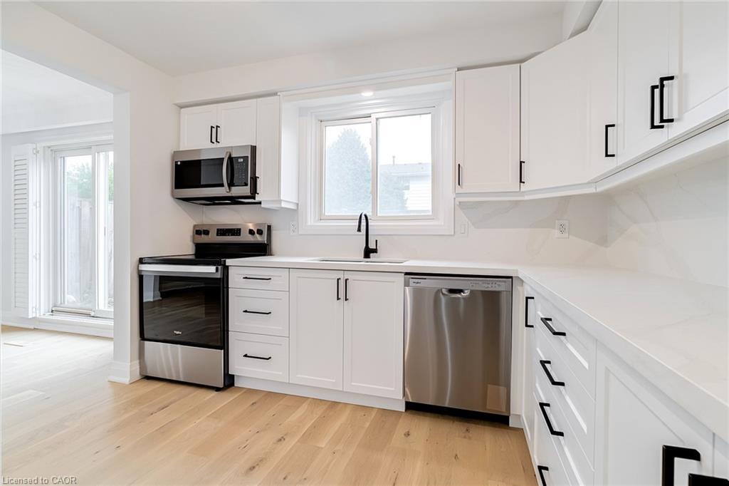 4-5475 Lakeshore Road, Burlington, ON - Indoor Photo Showing Kitchen