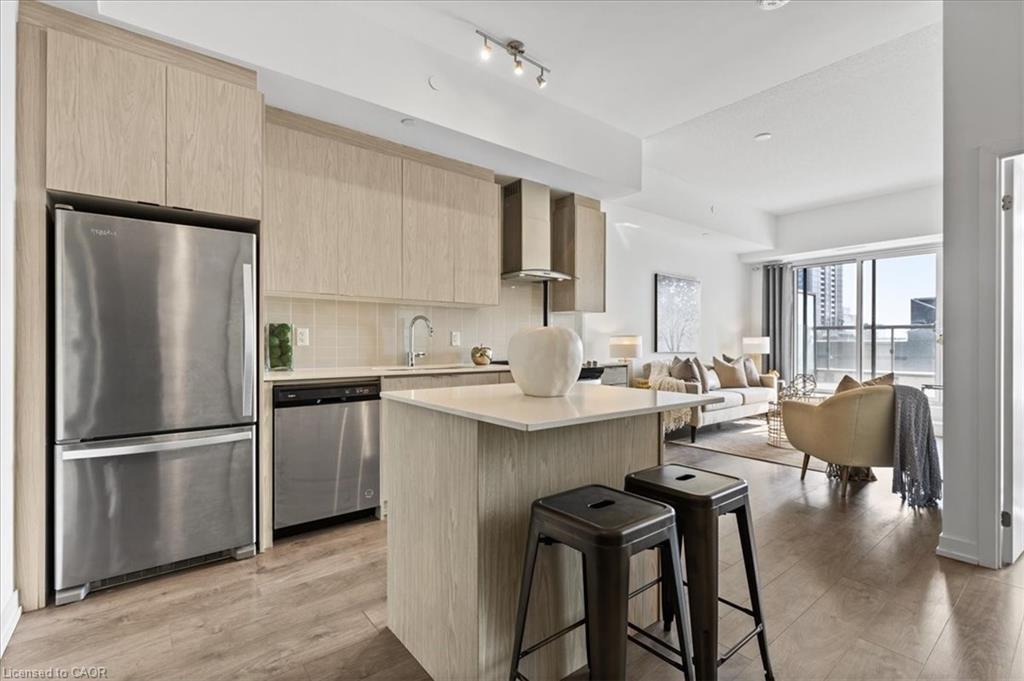 505-55 Duke Street W, Kitchener, ON - Indoor Photo Showing Kitchen With Stainless Steel Kitchen With Upgraded Kitchen