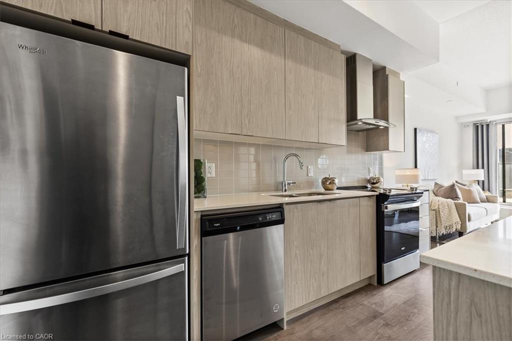505-55 Duke Street W, Kitchener, ON - Indoor Photo Showing Kitchen With Stainless Steel Kitchen With Upgraded Kitchen