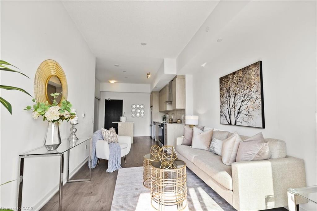 505-55 Duke Street W, Kitchener, ON - Indoor Photo Showing Living Room