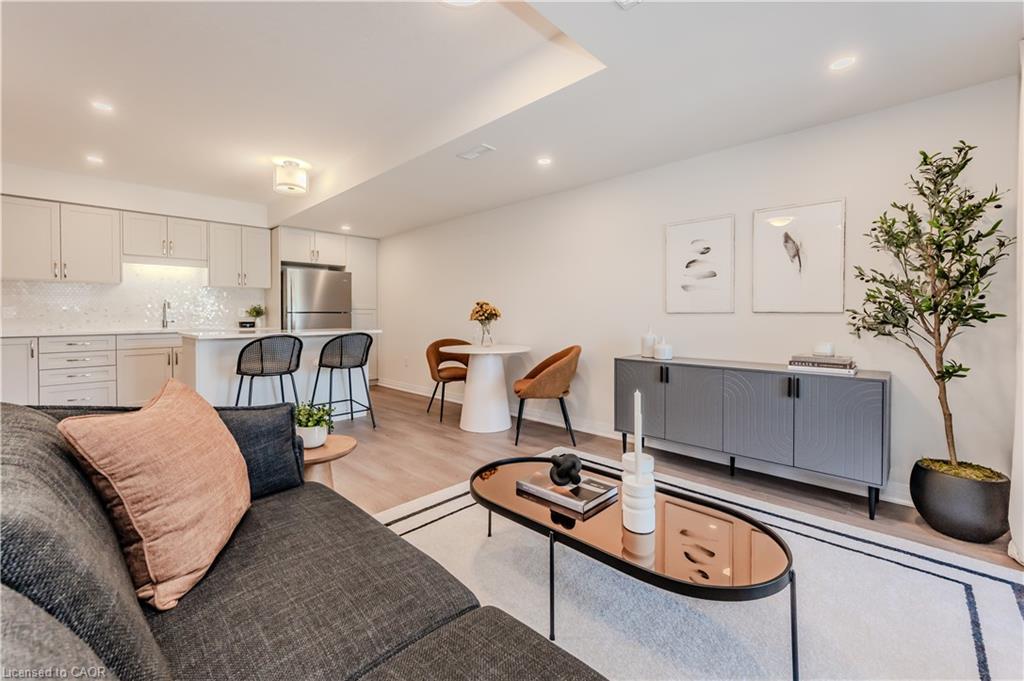 704 Benninger Drive, Kitchener, ON - Indoor Photo Showing Living Room