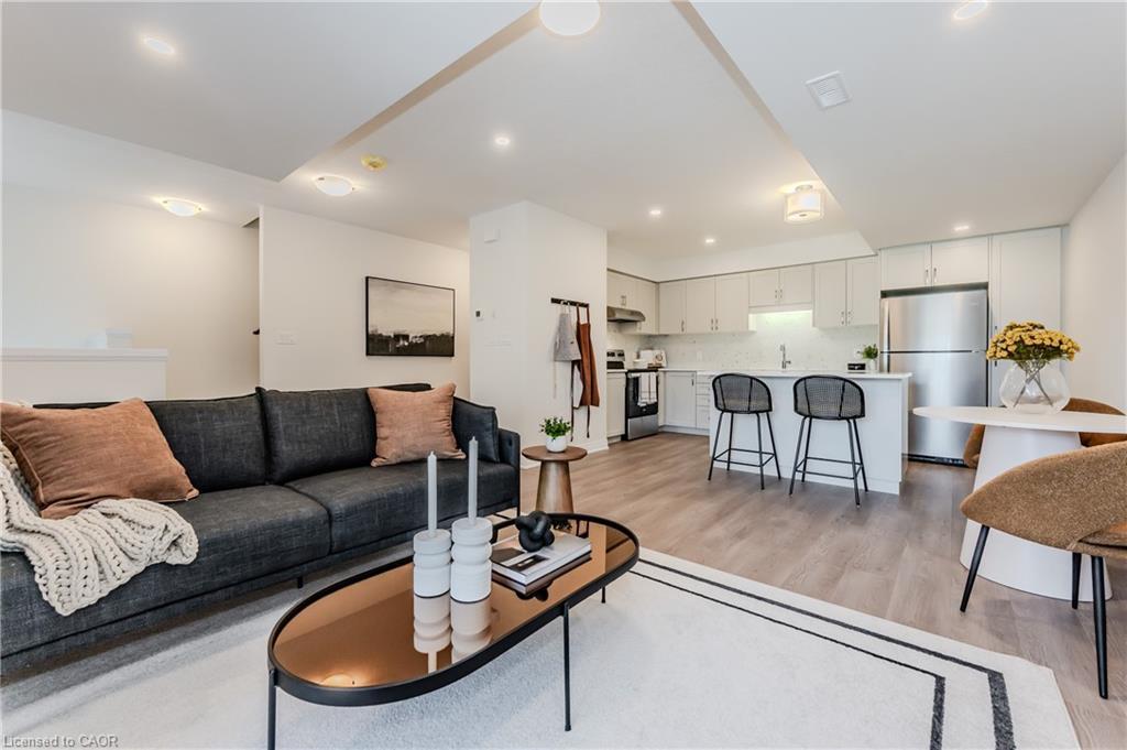 704 Benninger Drive, Kitchener, ON - Indoor Photo Showing Living Room