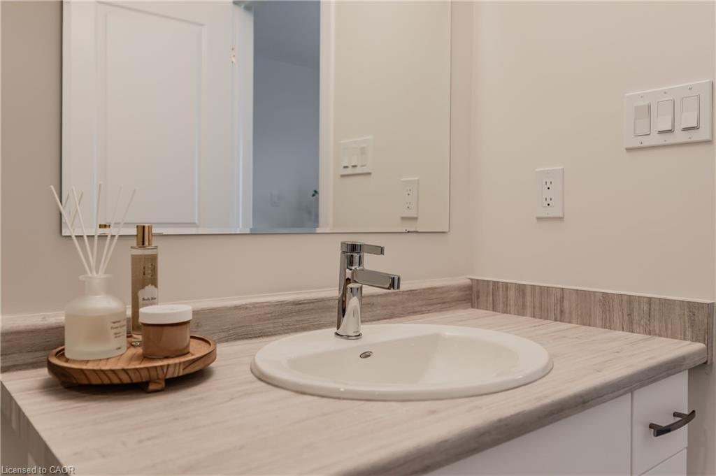 704 Benninger Drive, Kitchener, ON - Indoor Photo Showing Bathroom