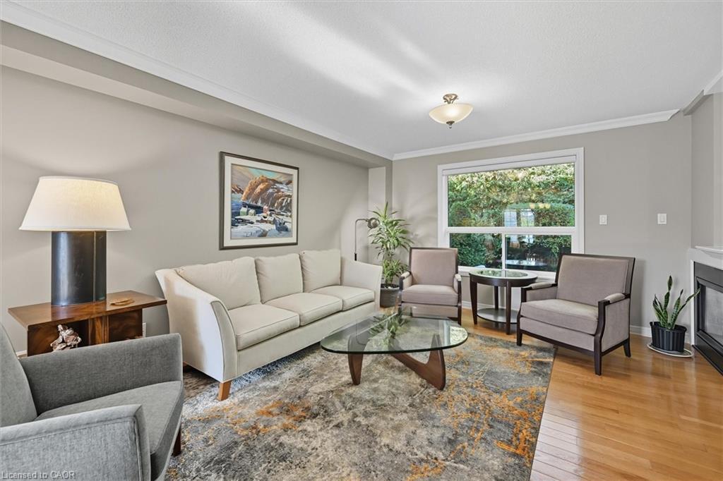 41-3045 New Street, Burlington, ON - Indoor Photo Showing Living Room