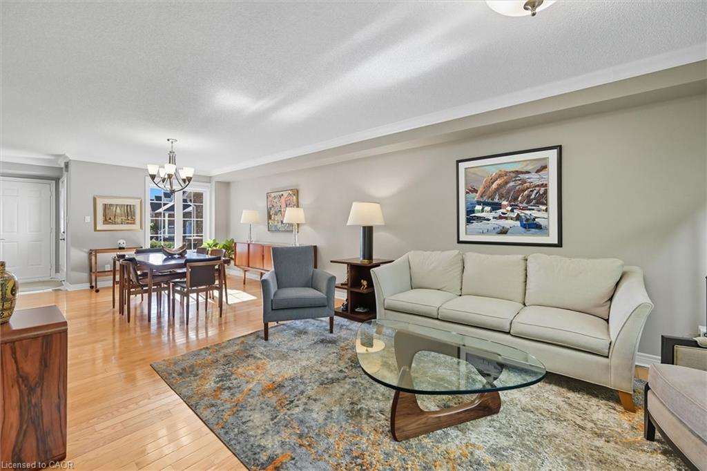 41-3045 New Street, Burlington, ON - Indoor Photo Showing Living Room