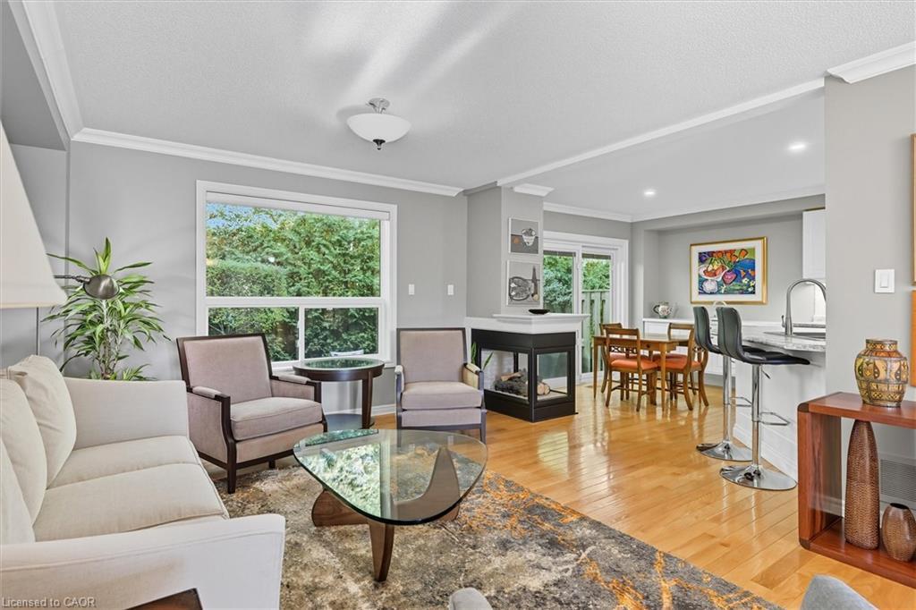 41-3045 New Street, Burlington, ON - Indoor Photo Showing Living Room