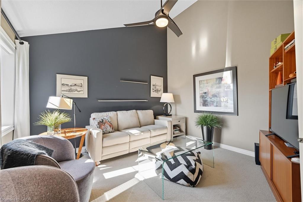 41-3045 New Street, Burlington, ON - Indoor Photo Showing Living Room