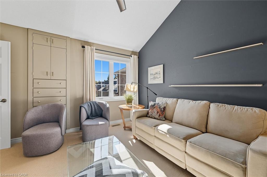 41-3045 New Street, Burlington, ON - Indoor Photo Showing Living Room