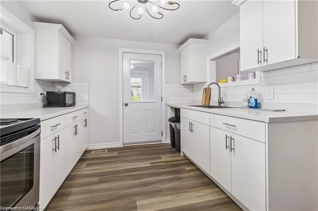 89 Talbot Street S, Simcoe, ON - Indoor Photo Showing Kitchen