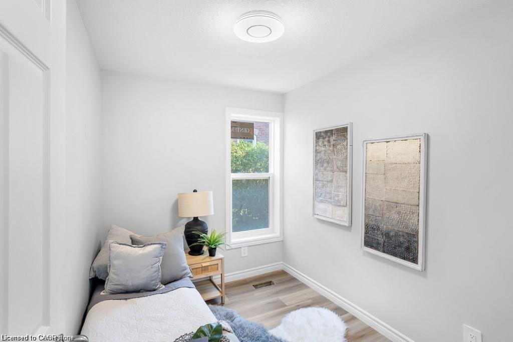 89 Talbot Street S, Simcoe, ON - Indoor Photo Showing Bedroom