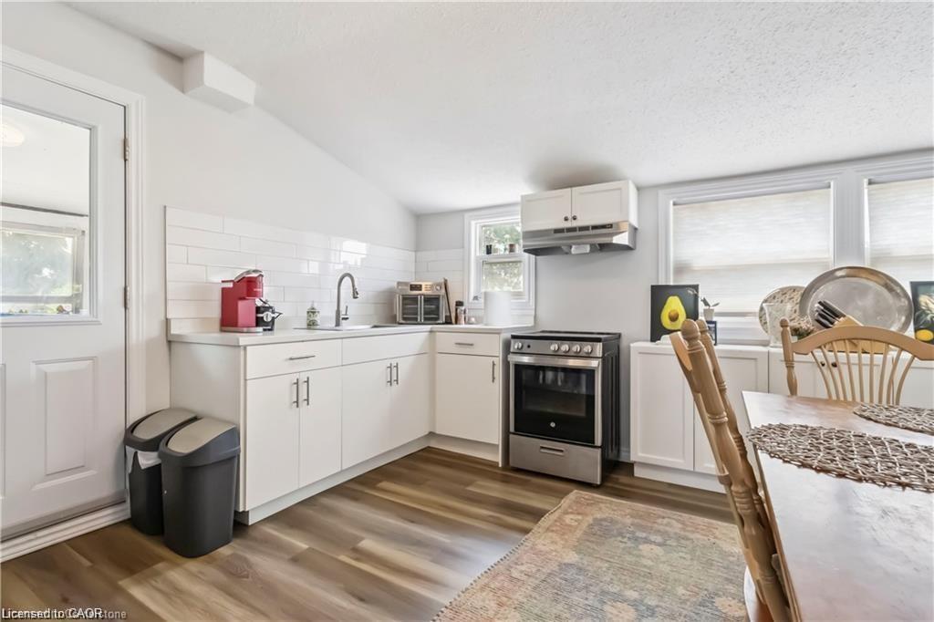 89 Talbot Street S, Simcoe, ON - Indoor Photo Showing Kitchen