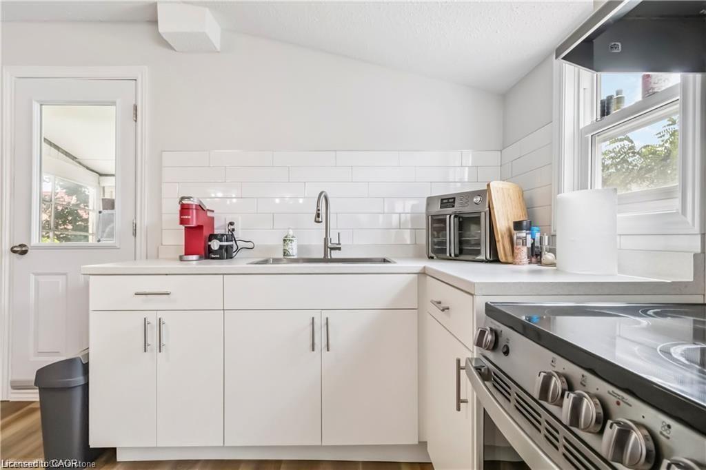 89 Talbot Street S, Simcoe, ON - Indoor Photo Showing Kitchen