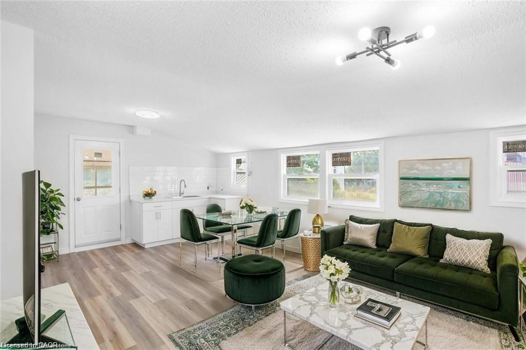 89 Talbot Street S, Simcoe, ON - Indoor Photo Showing Living Room