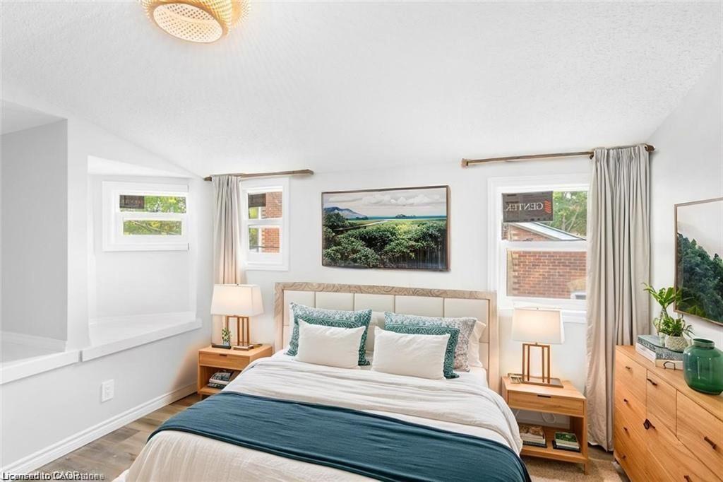 89 Talbot Street S, Simcoe, ON - Indoor Photo Showing Bedroom