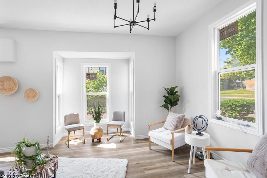 89 Talbot Street S, Simcoe, ON - Indoor Photo Showing Living Room