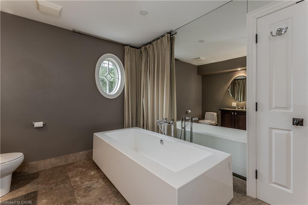 149 North Shore Boulevard E, Burlington, ON - Indoor Photo Showing Bathroom