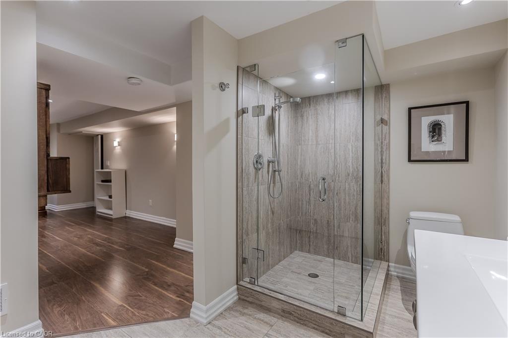 149 North Shore Boulevard E, Burlington, ON - Indoor Photo Showing Bathroom