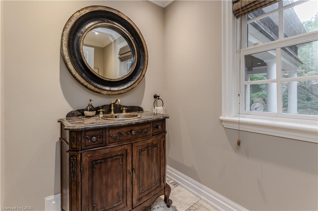 149 North Shore Boulevard E, Burlington, ON - Indoor Photo Showing Bathroom