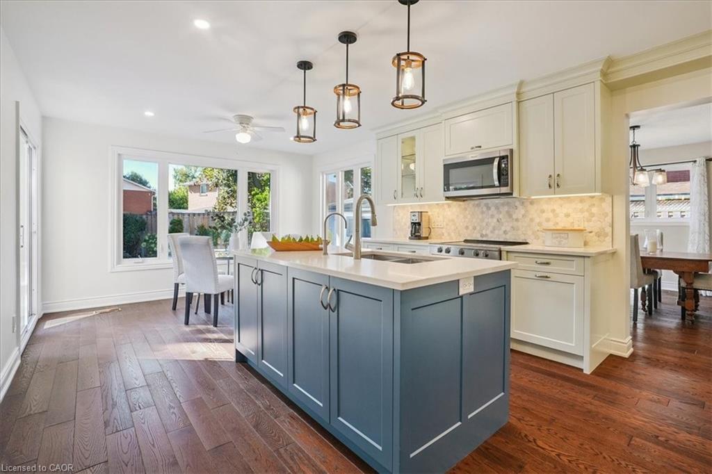 41 Steen Drive, Mississauga, ON - Indoor Photo Showing Kitchen With Upgraded Kitchen