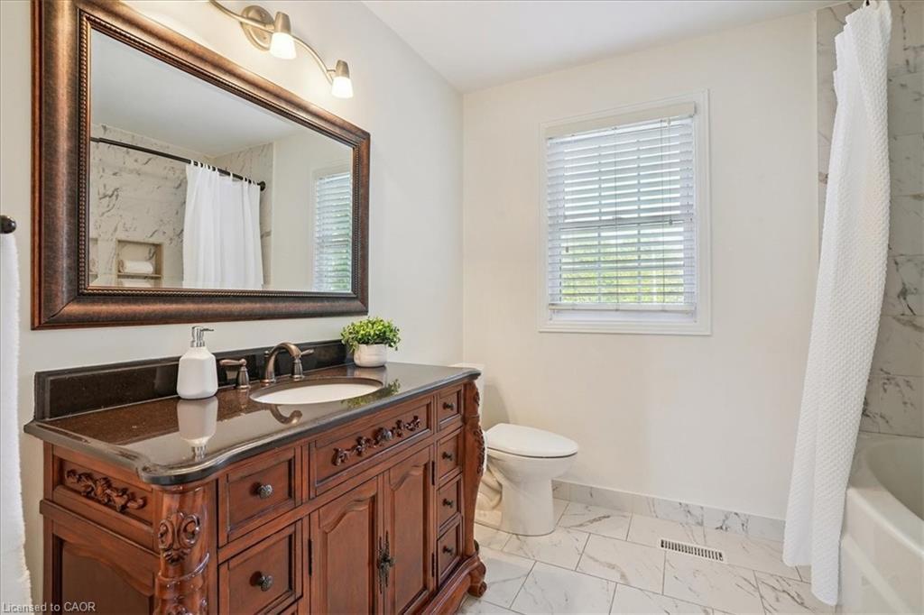 41 Steen Drive, Mississauga, ON - Indoor Photo Showing Bathroom