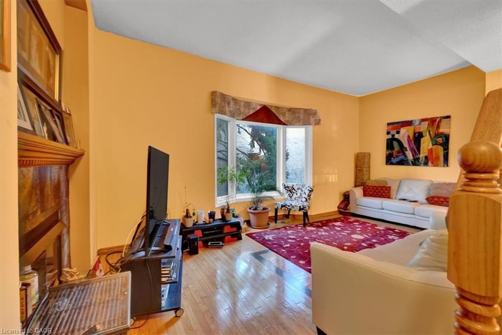 1-1983 Main Street W, Hamilton, ON - Indoor Photo Showing Other Room