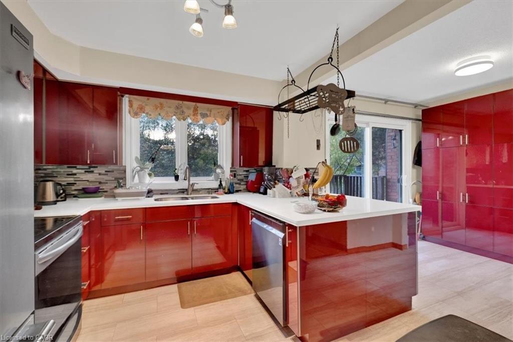 1-1983 Main Street W, Hamilton, ON - Indoor Photo Showing Kitchen