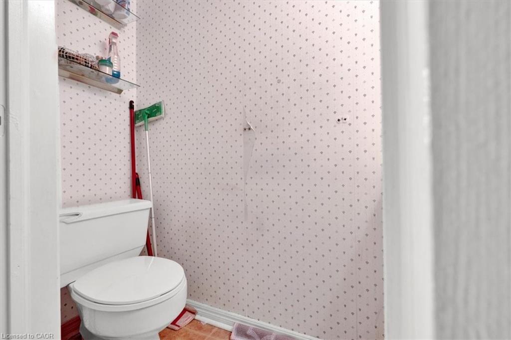 1-1983 Main Street W, Hamilton, ON - Indoor Photo Showing Bathroom