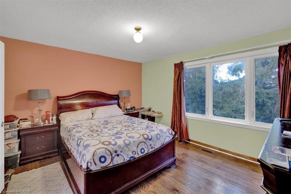 1-1983 Main Street W, Hamilton, ON - Indoor Photo Showing Bedroom